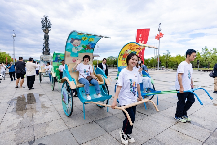 2023年6月12日景區(qū)卡通人力車 (34 - 47)